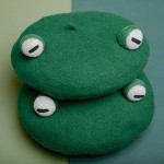 Kmiunty Women Frog Beret Handmade Green Frog Eyes Balls Beret Hat Soft Wool Cap Artist Painter Beret Hat Cosplay Beret